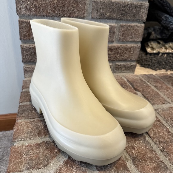 Vince Shoes - Vince Nia Moonlight Rain Boots Nude Lug Sole Women Waterproof Size 9 #179